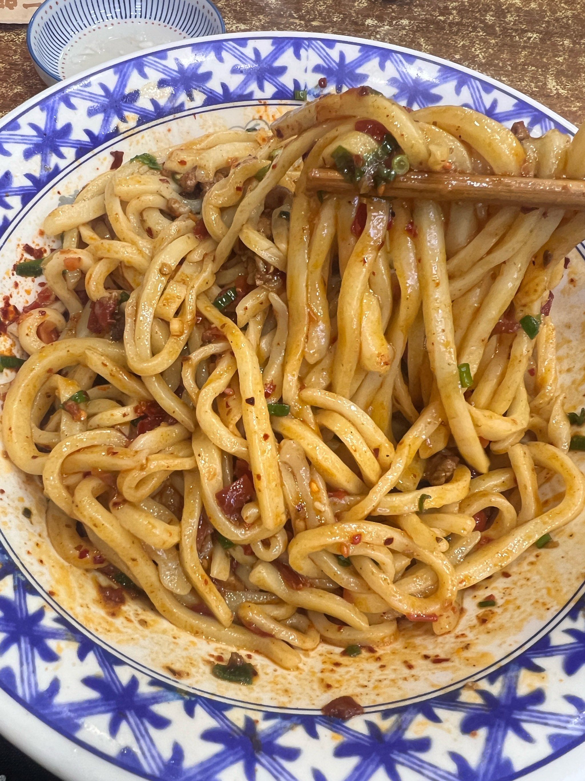 🥢 打卡驴蹄子面!面条宽厚有嚼劲,真像