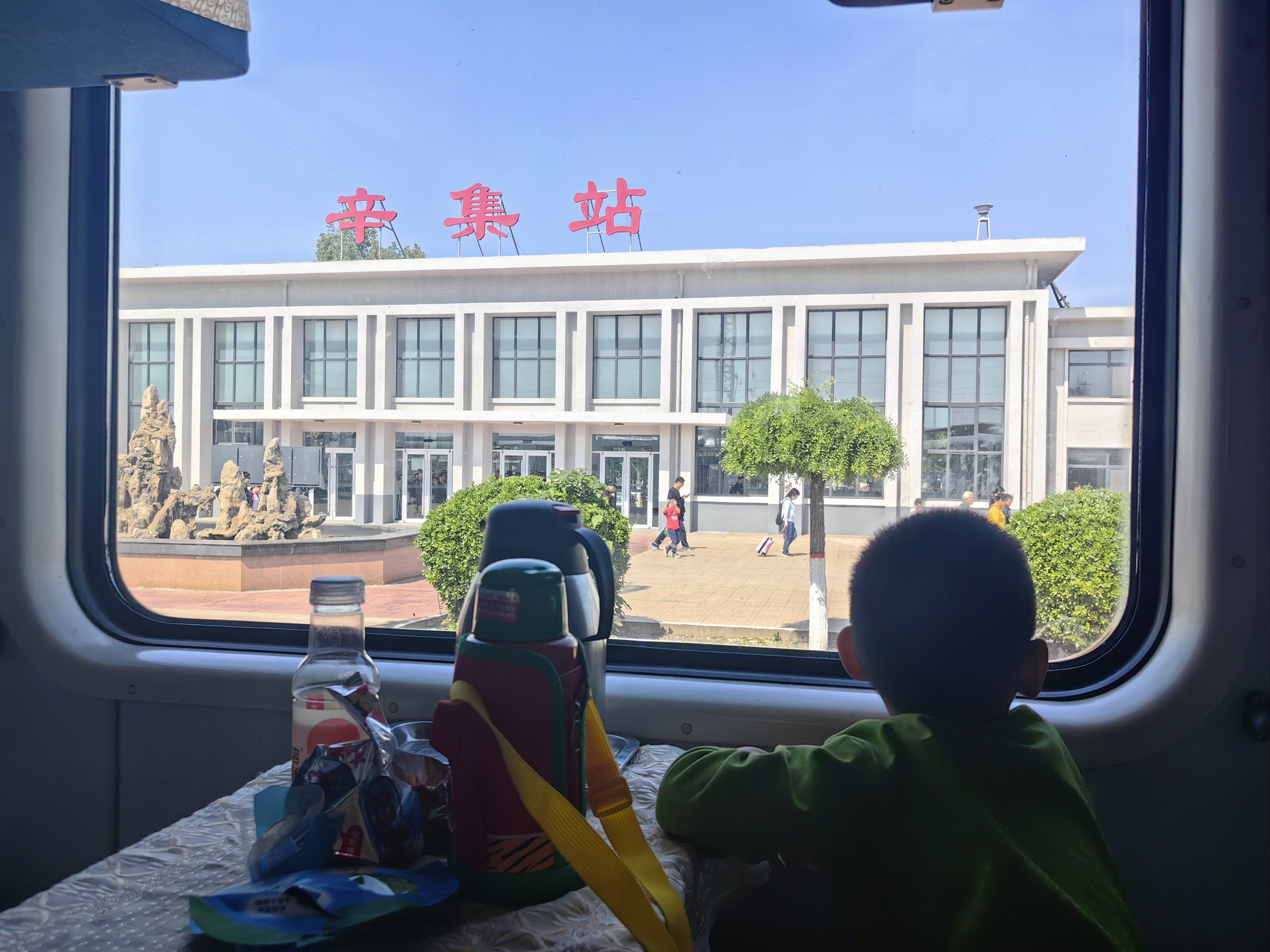 给第一次坐软卧的米奇弟弟留个念