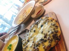 鲜虾红豆双拼披萨-秀儿家の小确幸融合西餐厅(万达店)