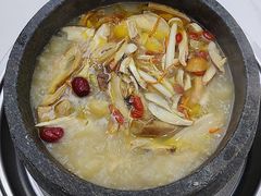 -南渝食府.墨脱石锅松茸鸡