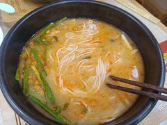 -花馬肆.云南过桥米线(汉神购物广场现场熬汤店)