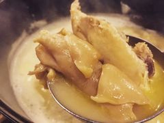 -鲜入围煮花胶鸡海鲜火锅