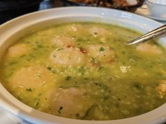 -帅巴人舅母子腊蹄民俗村