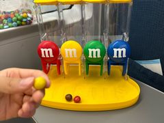 -m豆巧克力世界(上海世茂广场店)