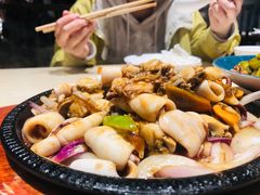 铁板三鲜-小船渔村•大连菜•大连焖鱼(黄河路店)