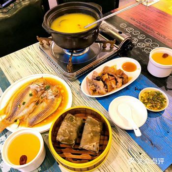 吃了清蒸红星斑、糯米鸡、广式打边炉火锅