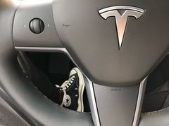 -TESLA 特斯拉(上海太古汇体验店)