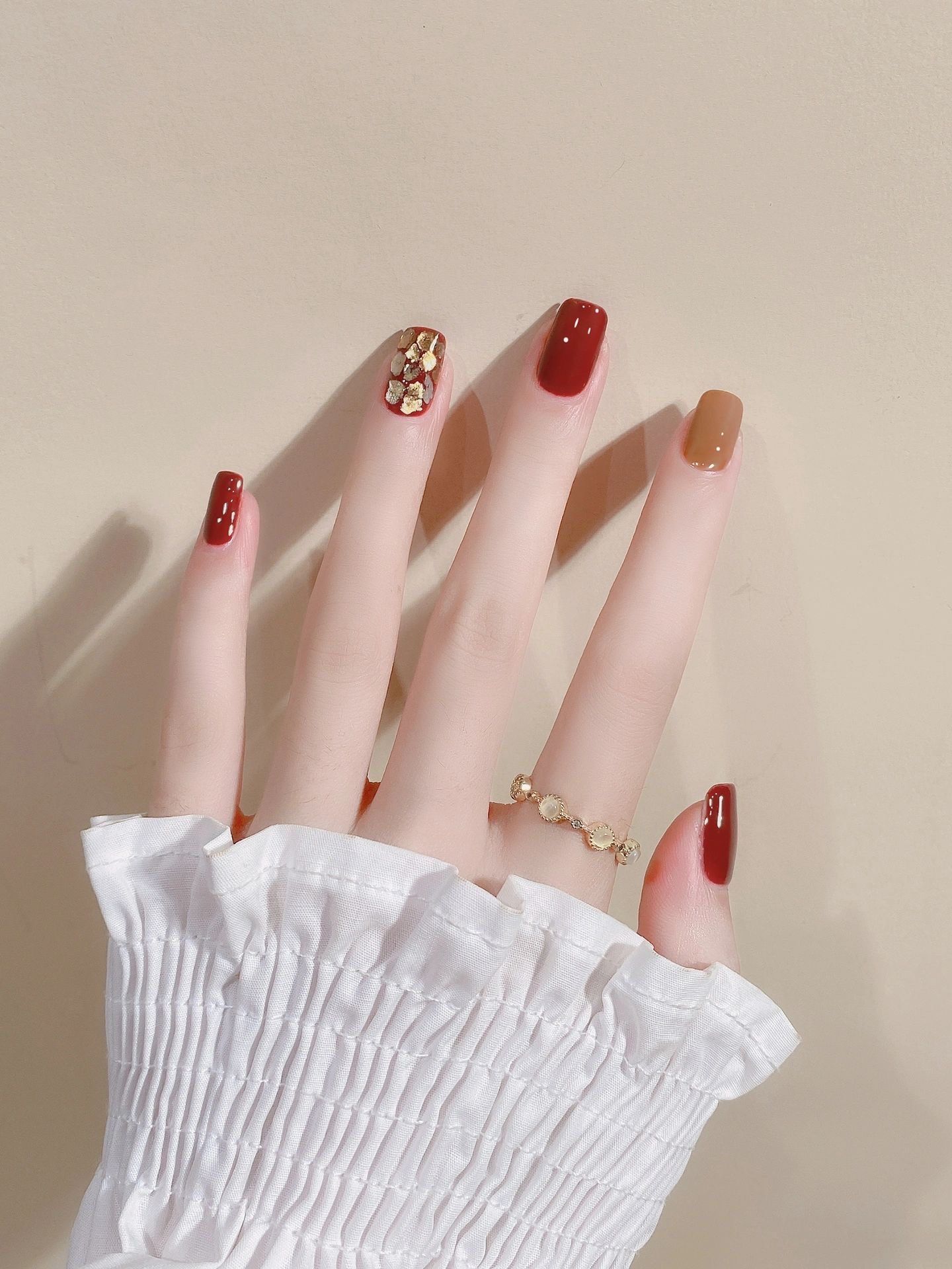 秋冬显白红色系跳色高级气质美甲