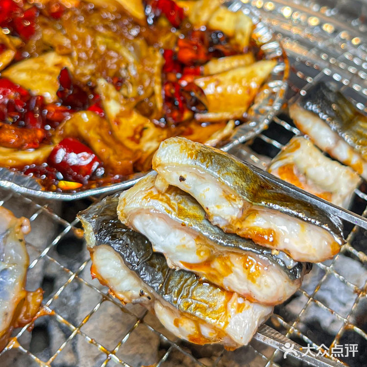 鞍山居民楼下的氛围感烤肉小店！好多新鲜玩意儿