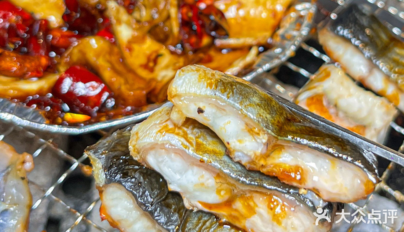 鞍山居民楼下的氛围感烤肉小店！好多新鲜玩意儿