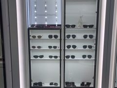 -光明眼镜·蔡司授权(徐泾店)