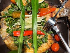 香茅草烤罗非鱼-云海肴·汽锅鸡·云南代表菜(天山百盛优客店)