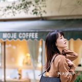 角落咖啡｜左滑入秋🍂秋天落在了湖畔的这杯咖啡上