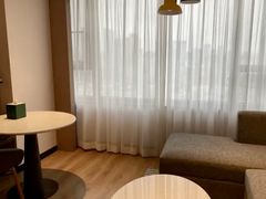 -上海南京路步行街假日酒店