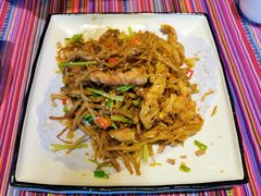 -香巴拉云南餐厅(华莱坞店)