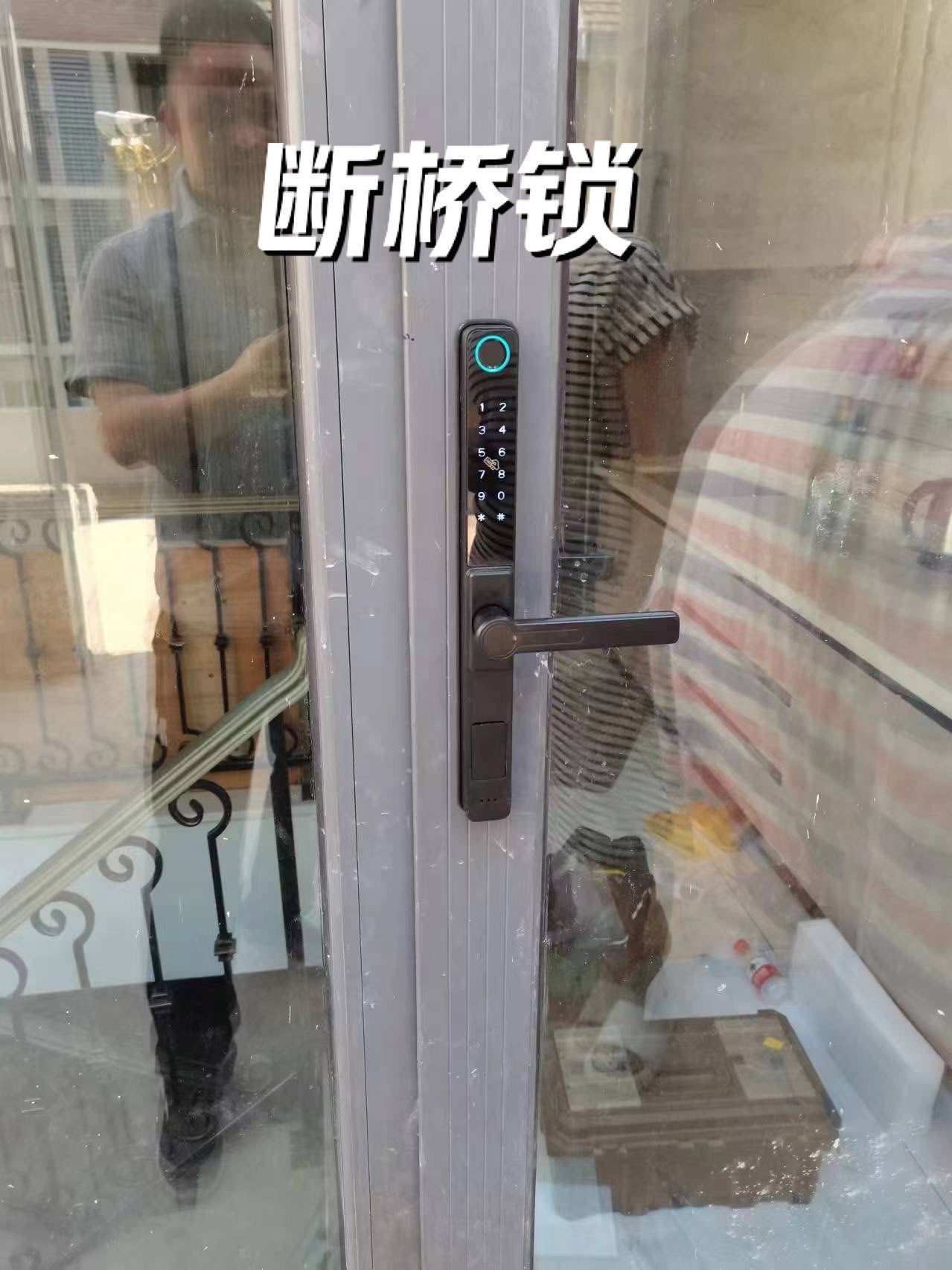 玻璃门也可以装智能锁的哦