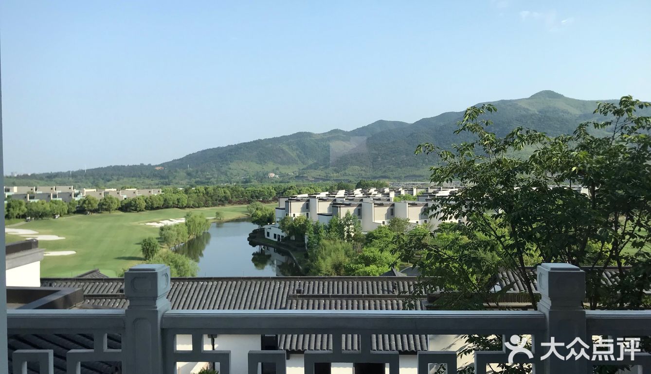 莫干山观云高尔夫庄园，位于中国千年名山