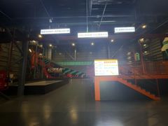 -极限PLAY运动娱乐新世界·团建派对表演休闲馆·室内高空游乐园