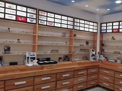 -豪门视光·星趣控·蔡司依视路眼镜代理商(中央大街店)