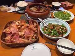 -老滇山寨•云南特色菜•地方菜•民族风情歌舞表演(金碧店)