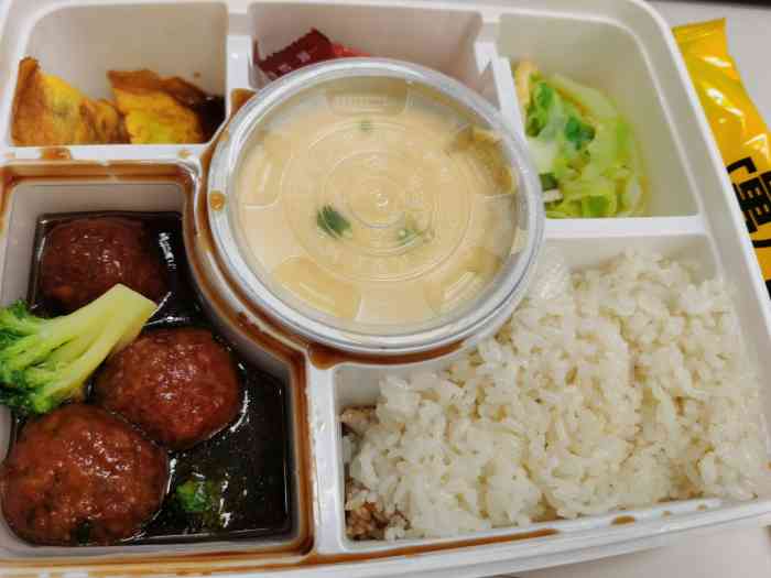 老娘舅(南京金奥国际店)-"点了这家不同鱼香肉丝和烧鱼套餐外卖,饭竟.