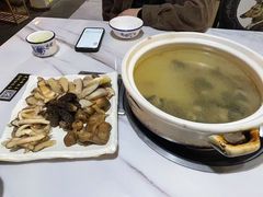 -蘑统田下·野生菌火锅