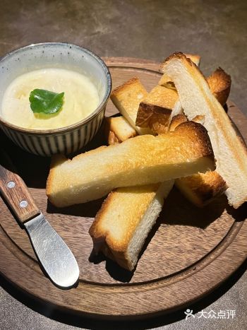 时隔一年又来啰,以前还叫宅舍「隐山·西餐厅·酒吧」