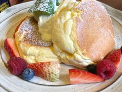 莓果奶油芝士舒芙蕾松饼-UPPER KITCHEN(延安路店)