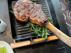 和牛五香肋骨塔配红椰菜泥-AZUR聚(香格里拉饭店)