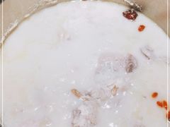 -洪氏嗨捞·广东猪肚鸡·椰子鸡火锅(西咸万象城店)