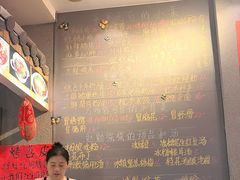 -爆炸头阿姨小四川正宗川味小吃(无任何分店)