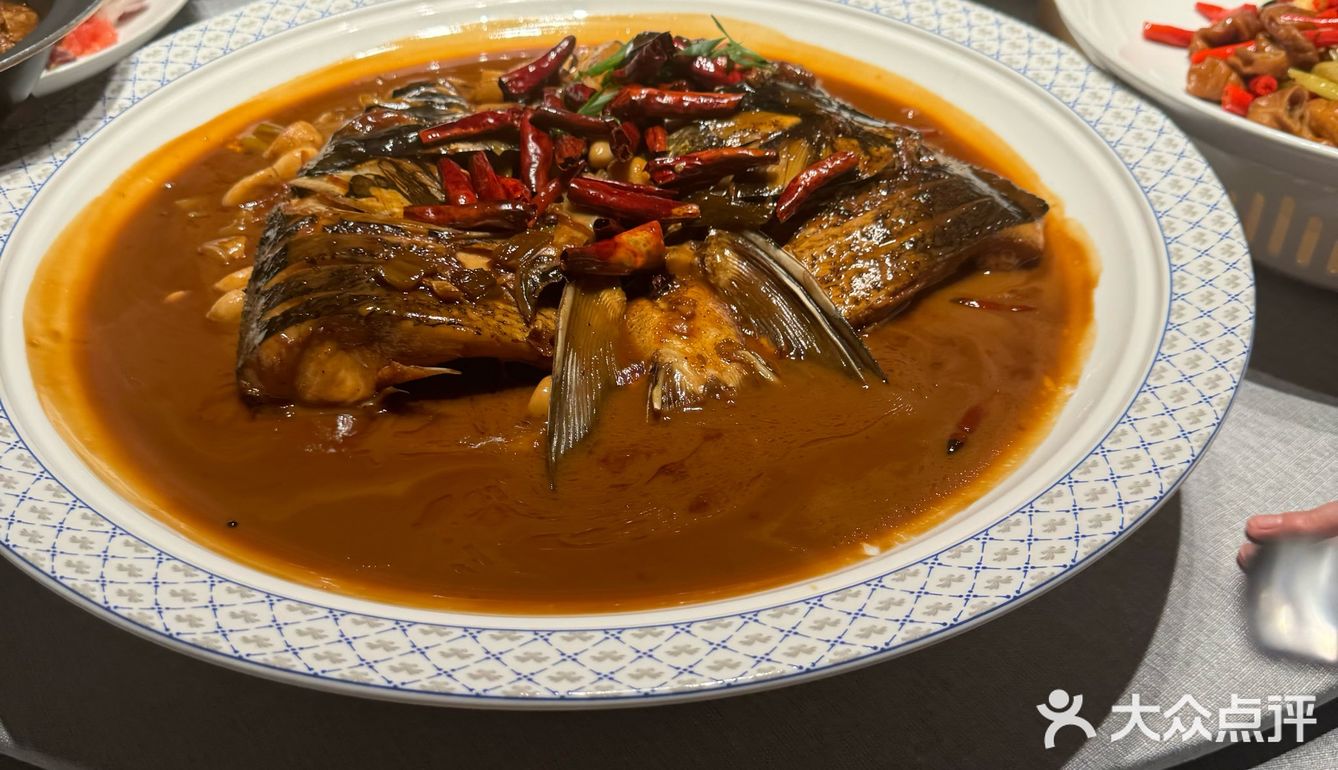 重点说说生日宴吧!小团队非常卖力有歌有舞 尤其主持姐姐