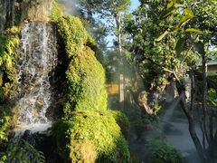 -Chom Cafe and Restaurant