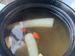 -红栌温泉山庄生态美食餐厅