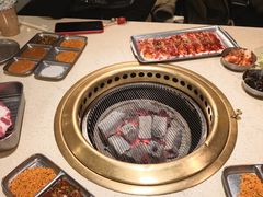 -蚂蚁洞·烤肉大营地(上海静安大悦城店)