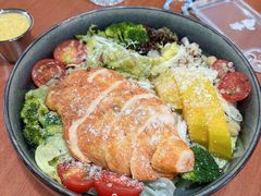 秘制鸡肉芒果牛油果沙拉-魏斯理汉堡(西安沣东吾悦店)