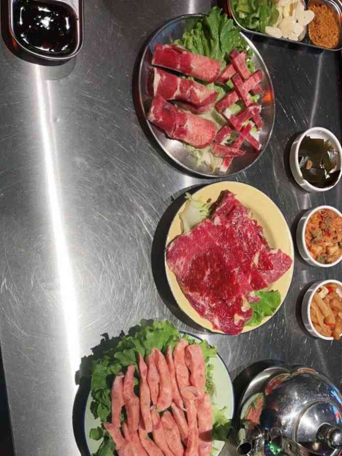 小马扎地摊烤肉-"装饰风格很有情怀的一家餐厅,店里面积不小.