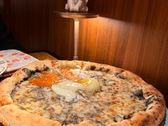 招牌黑松露温泉蛋披萨-IL TEATRO 精品意大利餐厅