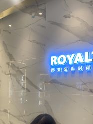 -罗亚帝造型·烫发染发