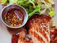 招牌泰式蜜汁猪颈肉-泰盏鬼·颓废冬阴(陈家祠扬韬店)