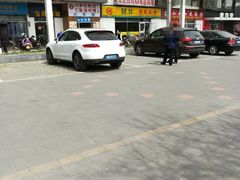 -龙记桂林米粉(财满街店)