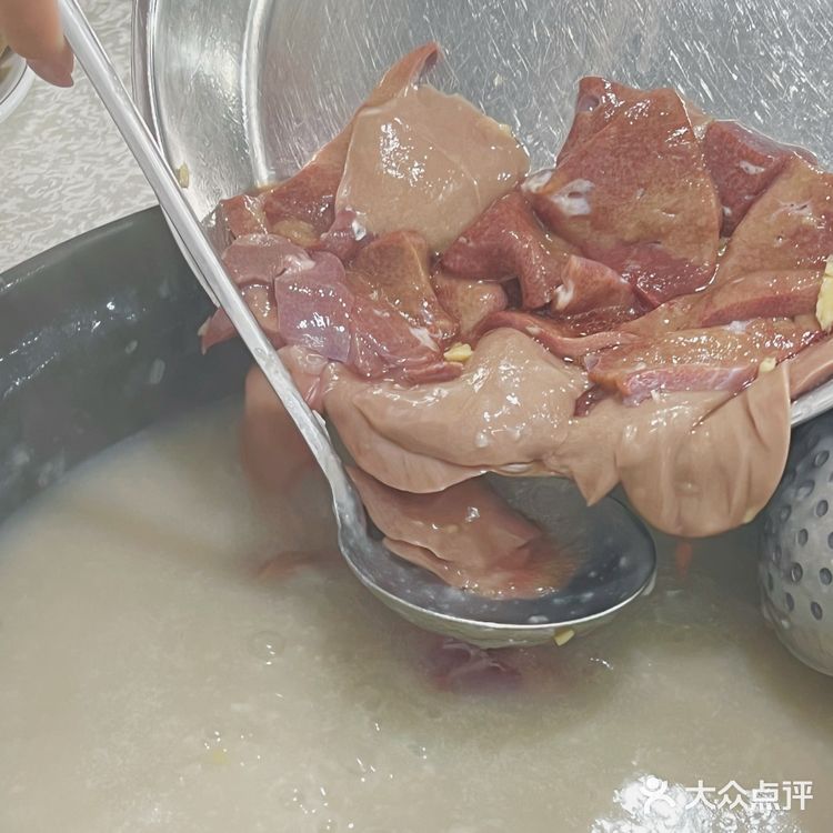 顺德必吃 | 英姑猪杂粥，排队王的魅力无法挡