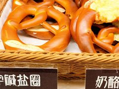八字碱盐圈-德南面包房(尚都店)