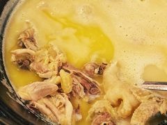 -鲜入围煮花胶鸡海鲜火锅