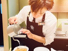 -星巴克臻选(上海中环广场2F店)