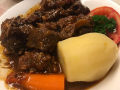 焖牛尾-船屋葡国餐厅