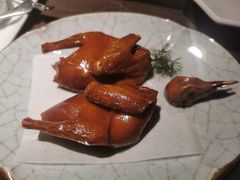 脆皮乳鸽-新荣记(BFC外滩金融中心店)