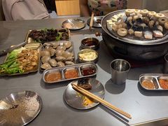 -围炉肉舍•炭烤活鳗•丹东海鲜烤肉(步行街店)