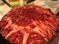 安格斯牛肉-鲜入围煮花胶鸡海鲜火锅
