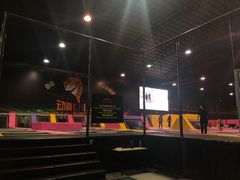 -嘿哟动霸CHUA·新潮玩运动娱乐中心·蹦床滑冰团建乐园